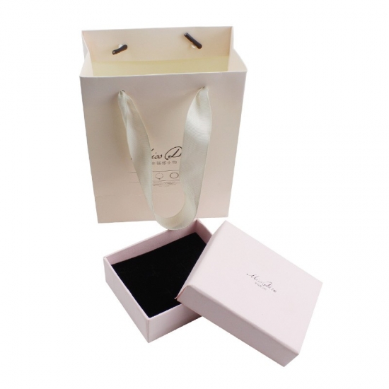 holiday pink gift boxes with lids