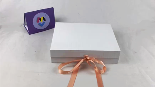 benutzerdefinierte weiße Geschenkbox mit UV-Beschichtung und Bandverschluss