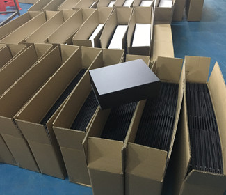 Faltbare Papierboxen mit 3 Containern, die von der MLP-Fabrik versandt werden